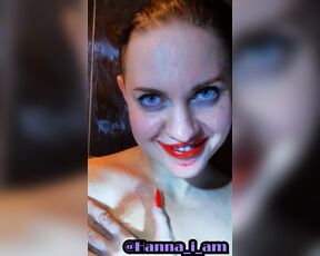 HannaMontana is very horny and masturbates her pussy right in the shower