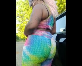 MS. BETTY BOOM BOOM GOT A BIG JIGGLY FAT ASS!!!