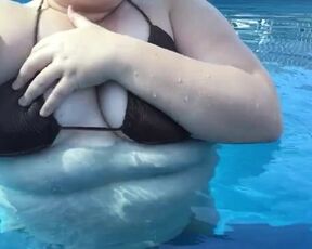 supersize sexy bbw feedee teases you while wet