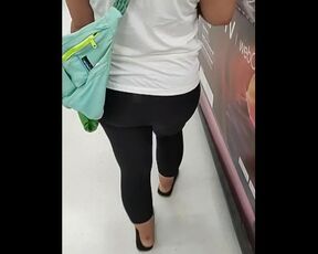 Big Booty Milf Shaking it in the retail store!