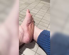 I want you to cum all over my feet