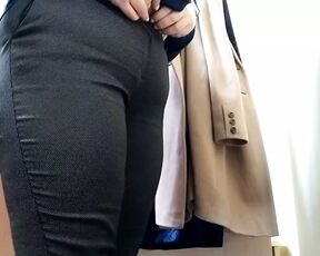 Lustful MILF got so horny on a walk with a plug in her ass that she had to relieve tension in the fitting room