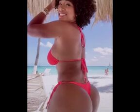 Morena Dominicana Bailando En TikTok