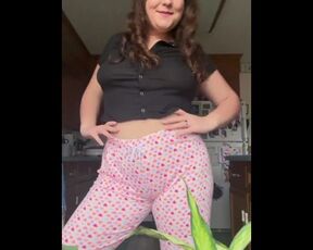 Beautiful BBW shakes her big butt in pyjama and shows pretty smile