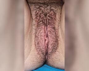 I jerk off my hairy pussy in front of my lover for my man, I wet, I cum, clit orgasm