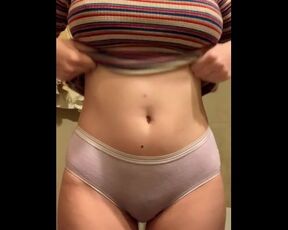 Big Perfect Tits Reveal - Thick Chick with Perfect Tits