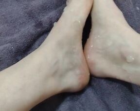 Love rubbing the cum all over my big beautiful feet