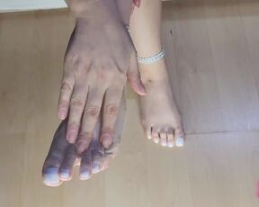 Sexy beautiful girl Feet oil