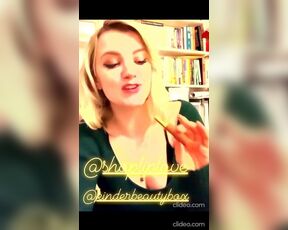 Evanna Lynch - Instastory Boobs Oops